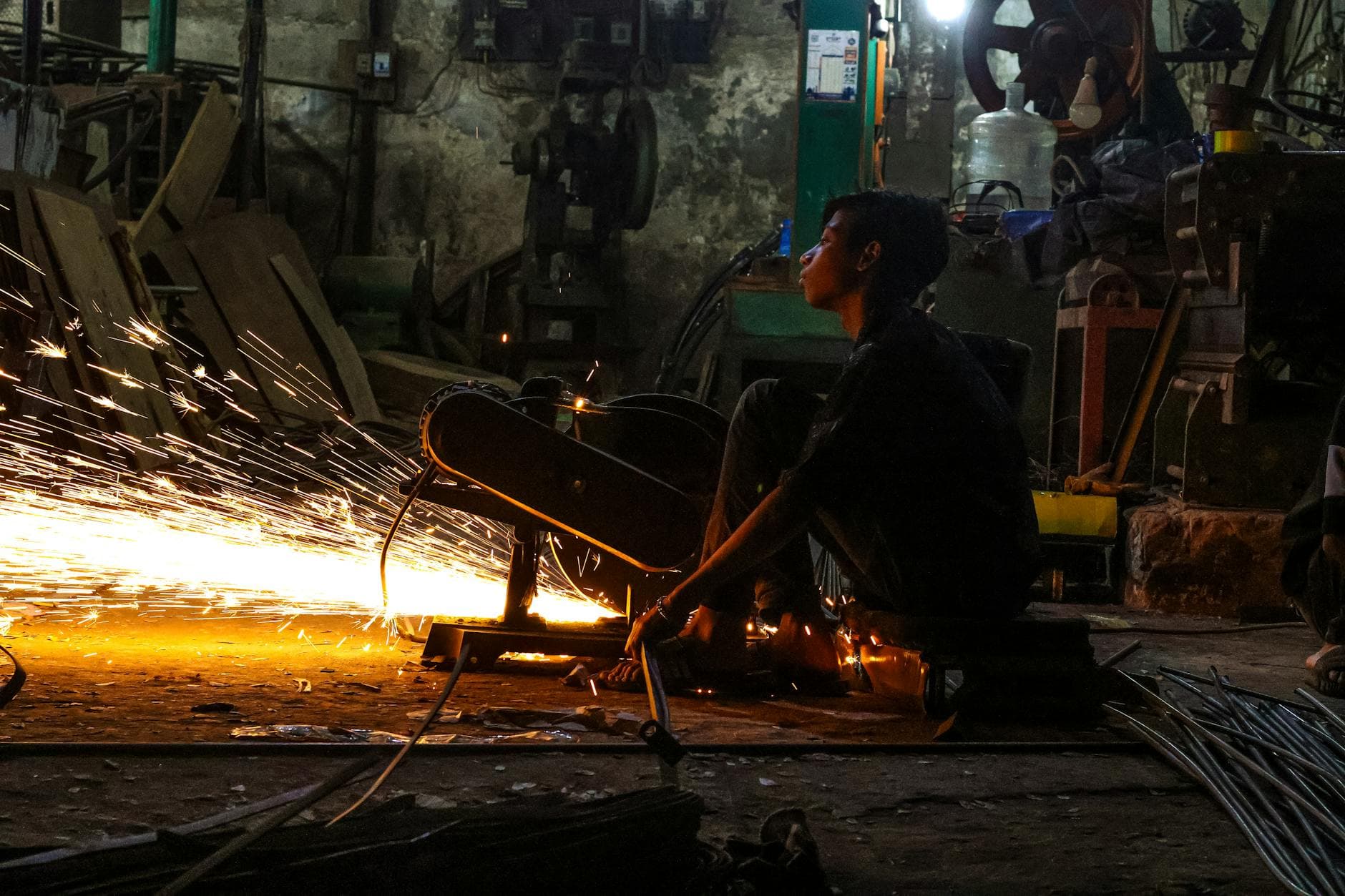 Lembur Hari Libur Nasional: Tarif 2×, 3×, dan 4× — Kapan Masing-masing Berlaku?