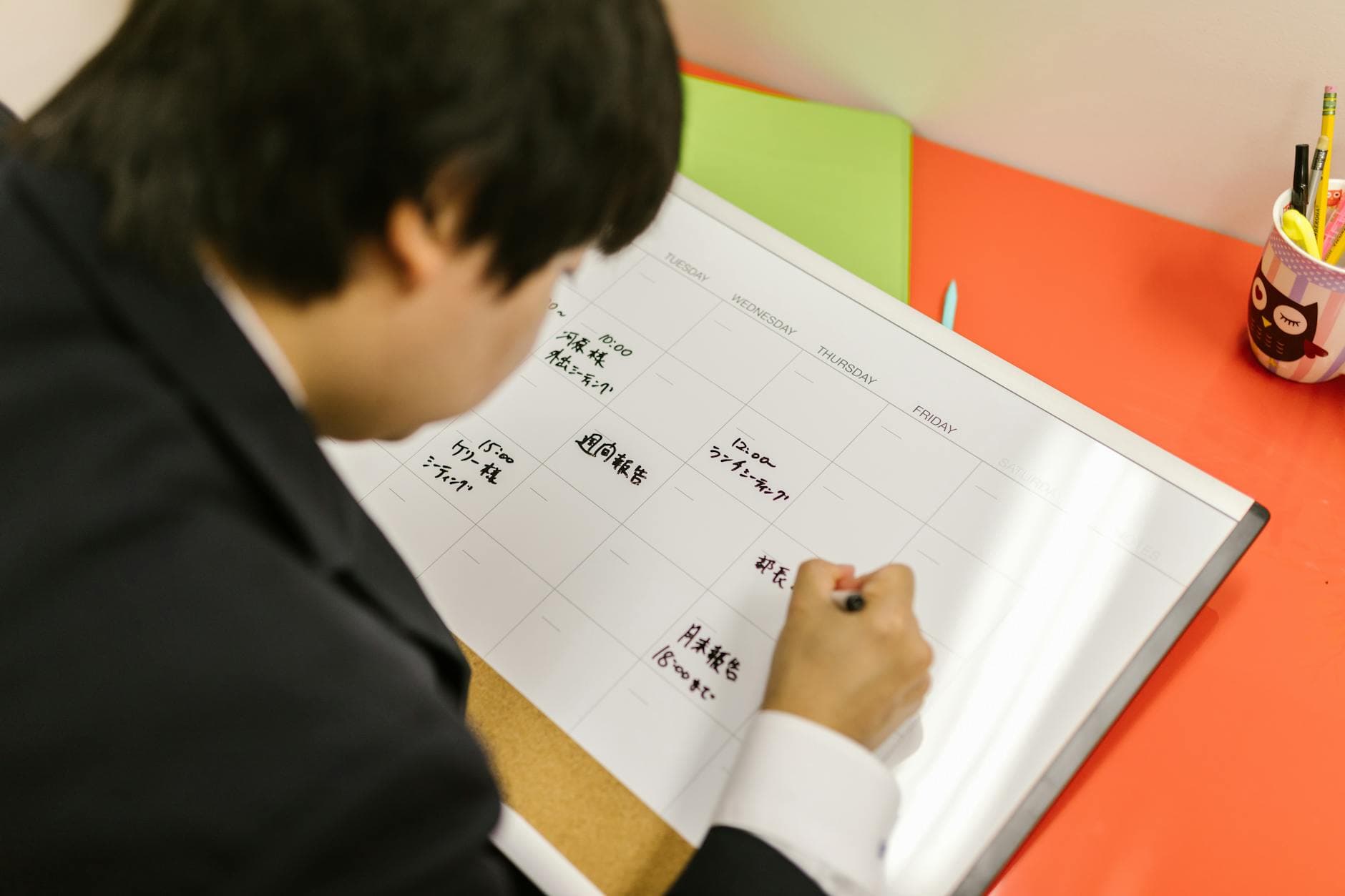 Cara Setup Jadwal Kerja dan Shift di HRIS: Panduan untuk UKM dengan Tim Multidivisi